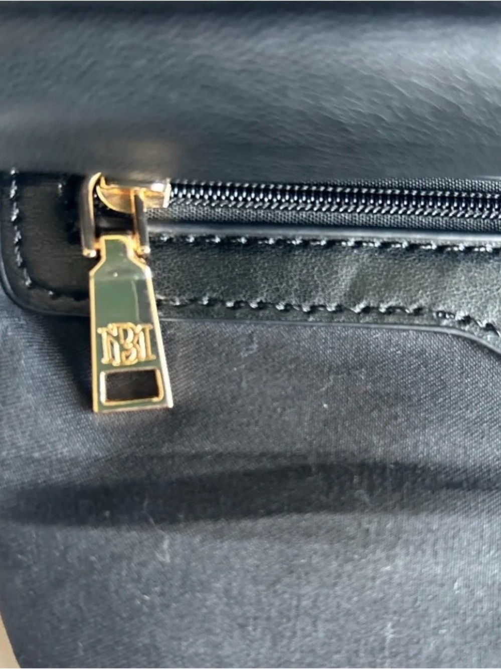 Bradgley Mischka Black Leather Quilted Handbag. - Picture 12 of 13